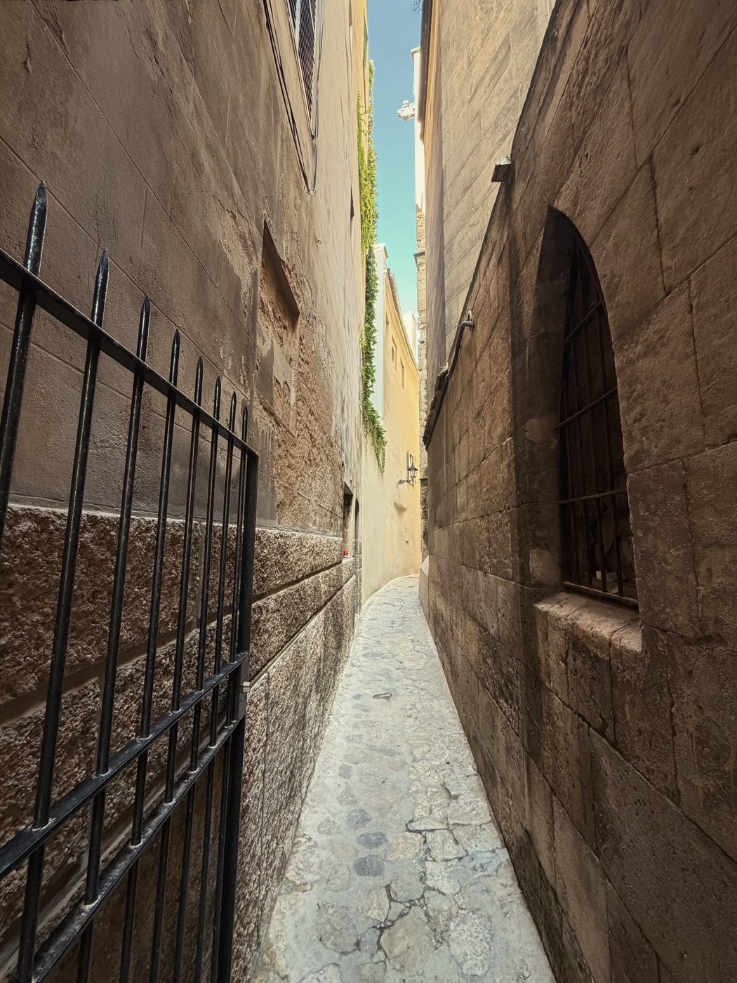 Carrer de la Sagristia de Sant Jaume, a hidden passage in Palma