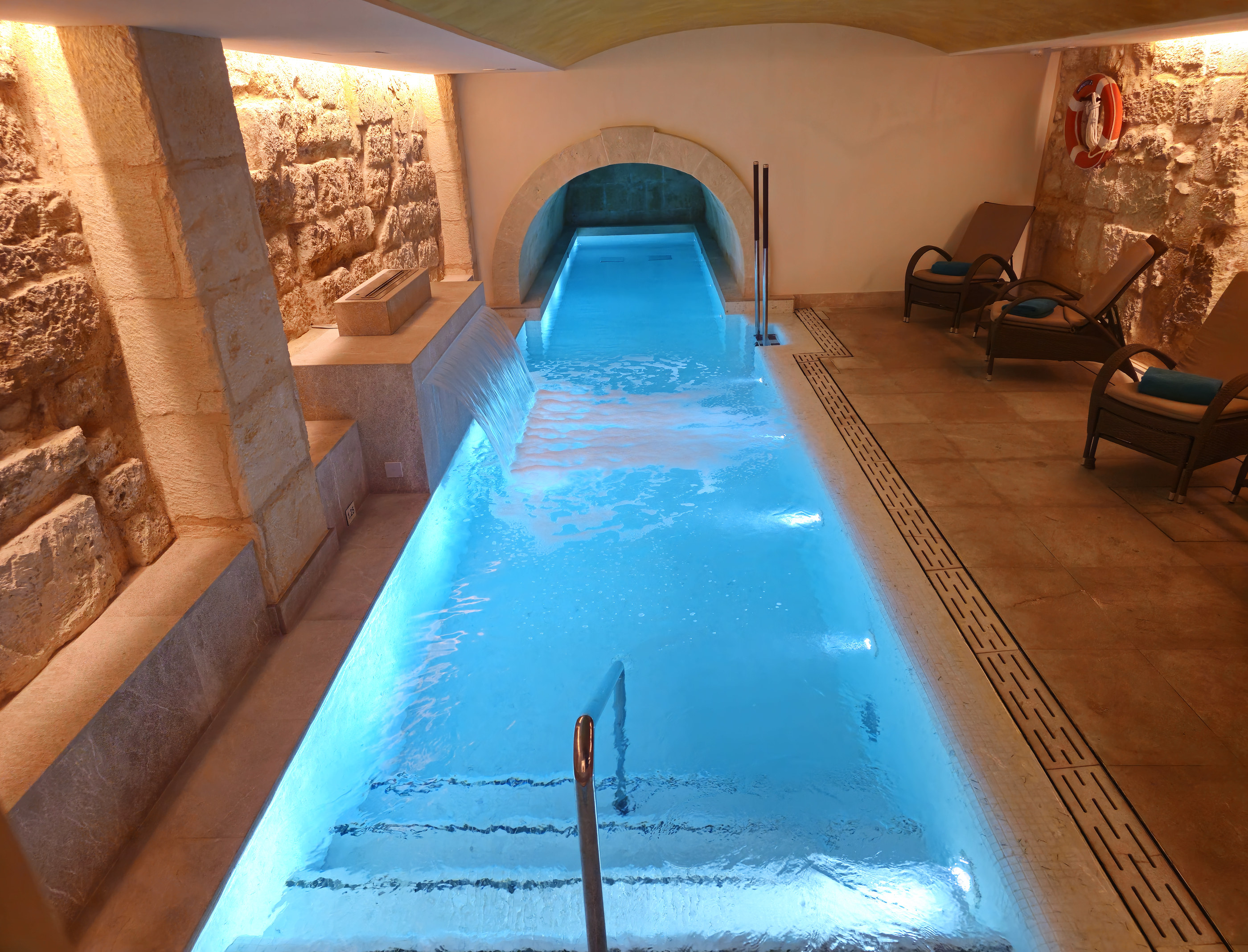 The cistern pool of the spa at Glòria