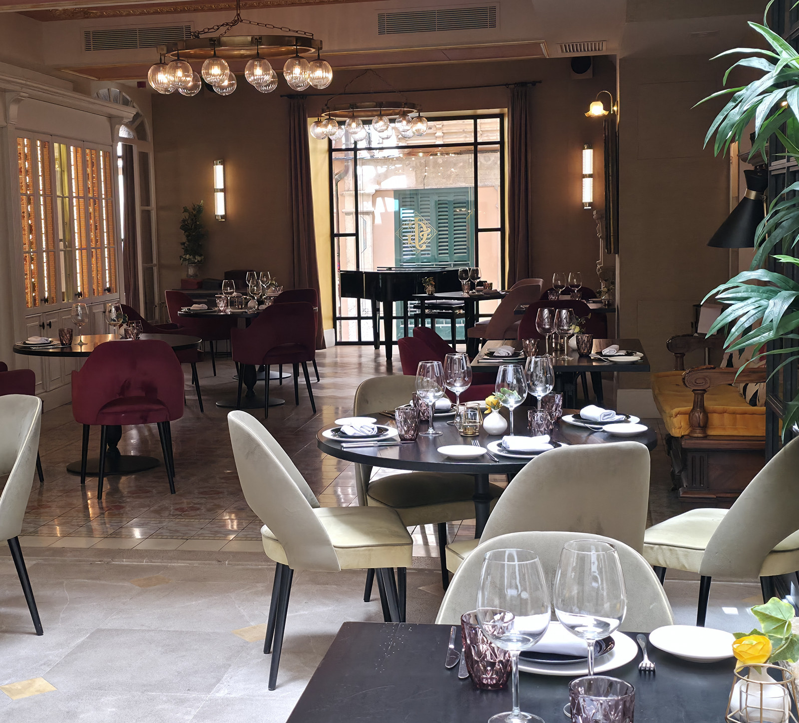 The courtyard of El Patio de Glòria restaurant in Palma