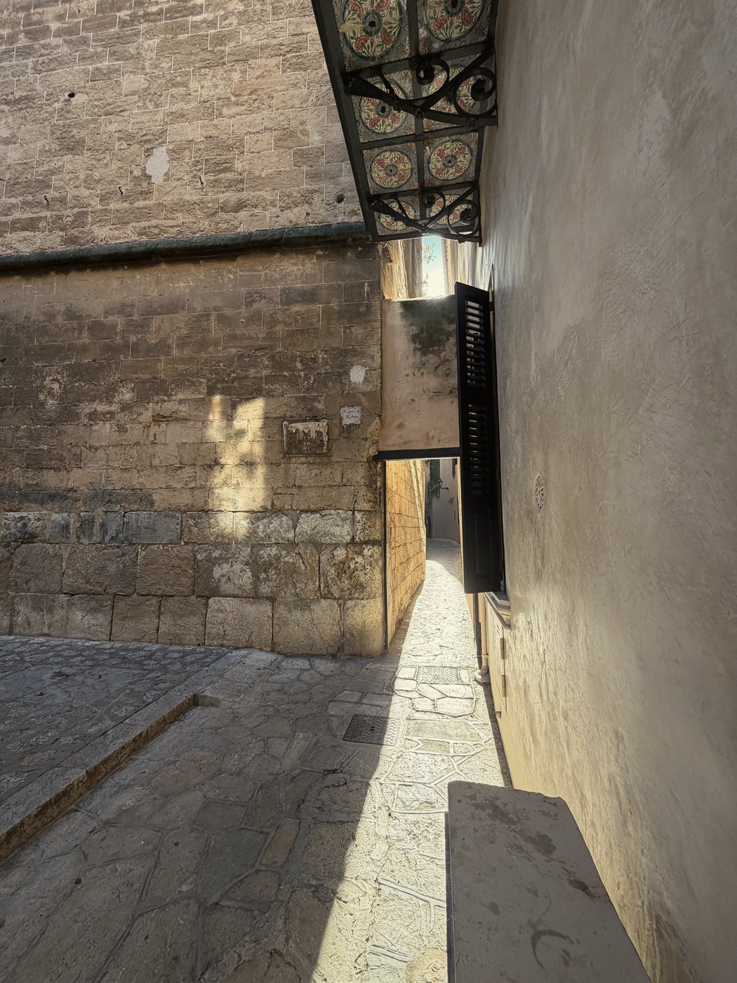 The entrance to the Sagristia de Sant Jaume passage in Palma