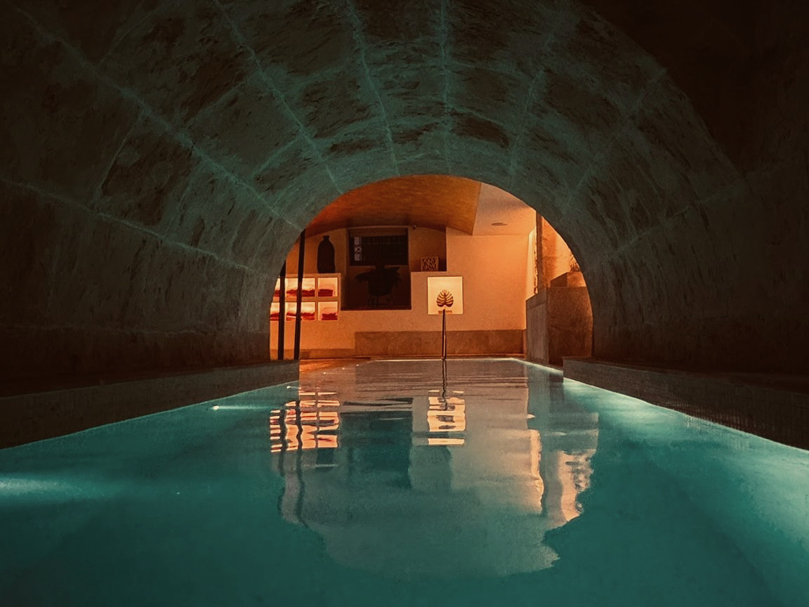 The vaulted cistern pool of the spa at Glòria de Sant Jaume